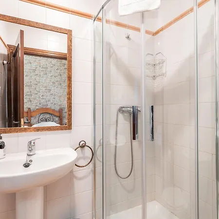 埃尔莫利诺酒店 2* Bezas